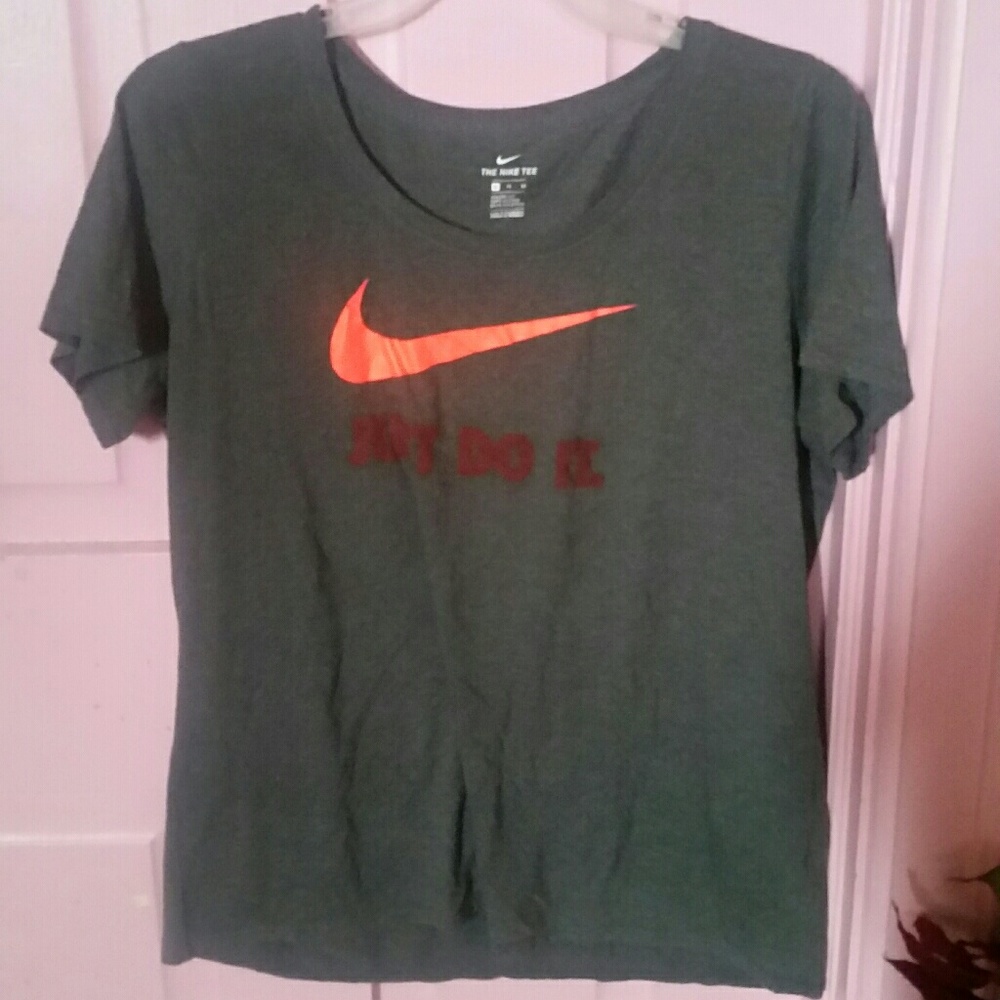 Bundle of 7 t shirts! Nike, vans, forever21, etc